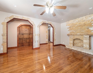 9607 Carousel Lane - Photo Thumbnail 2