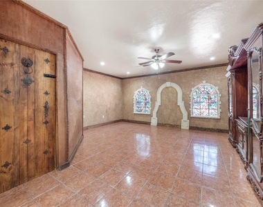 9607 Carousel Lane - Photo Thumbnail 9