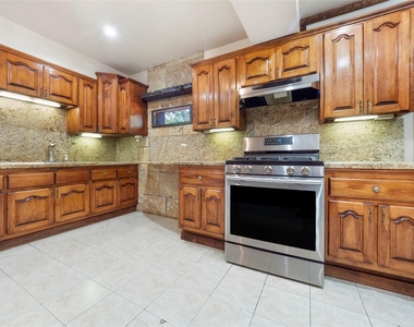 9607 Carousel Lane - Photo Thumbnail 6