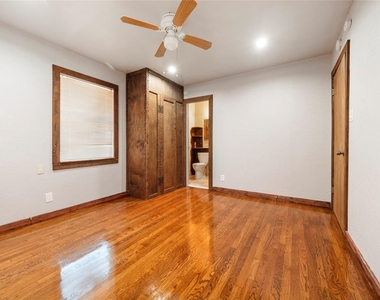 9607 Carousel Lane - Photo Thumbnail 15