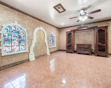 9607 Carousel Lane - Photo Thumbnail 10