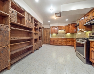 9607 Carousel Lane - Photo Thumbnail 5