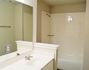 13146 Rowan Green Drive - Photo Thumbnail 10