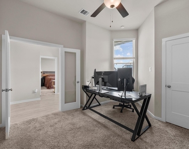 10806 Chrysalis Court - Photo Thumbnail 19