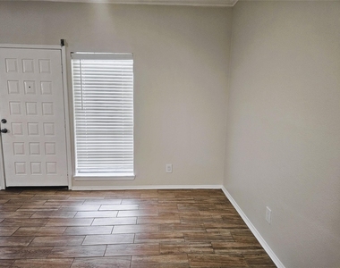 921 Marine Drive - Photo Thumbnail 14