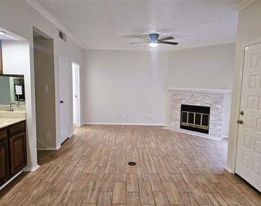 921 Marine Drive - Photo Thumbnail 2