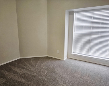921 Marine Drive - Photo Thumbnail 11