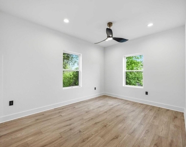 316 Clearwater Street - Photo Thumbnail 8