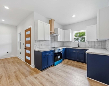 316 Clearwater Street - Photo Thumbnail 3