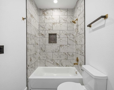 316 Clearwater Street - Photo Thumbnail 6