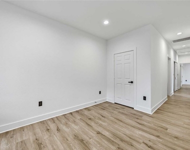 316 Clearwater Street - Photo Thumbnail 16