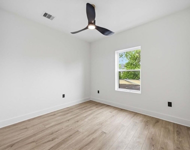 316 Clearwater Street - Photo Thumbnail 13