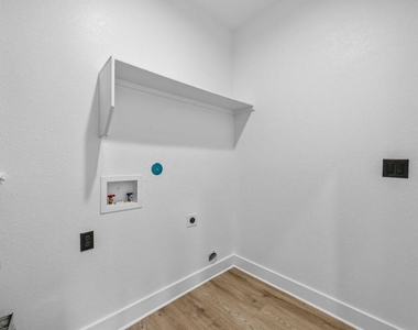 316 Clearwater Street - Photo Thumbnail 9