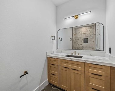 316 Clearwater Street - Photo Thumbnail 5