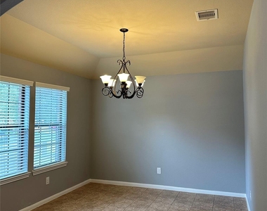 2610 Lexington Park Drive - Photo Thumbnail 2