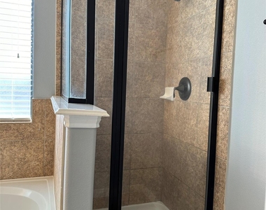 2610 Lexington Park Drive - Photo Thumbnail 11