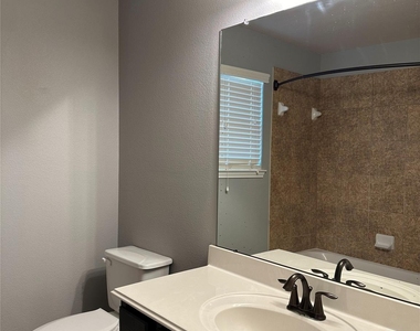 2610 Lexington Park Drive - Photo Thumbnail 8