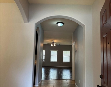 2610 Lexington Park Drive - Photo Thumbnail 1