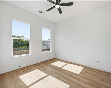 9106 Coffee Street - Photo Thumbnail 11