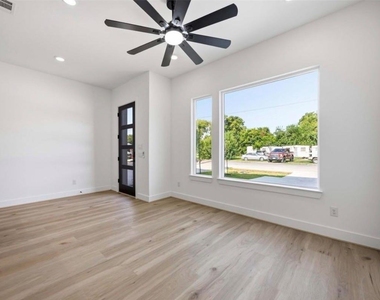 9106 Coffee Street - Photo Thumbnail 3