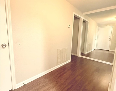 2475 Underwood Street - Photo Thumbnail 4