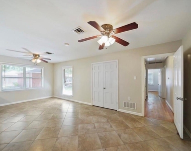 9802 Cedardale Drive - Photo Thumbnail 5