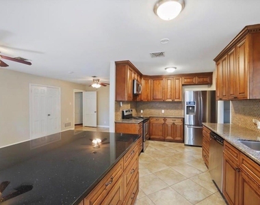 9802 Cedardale Drive - Photo Thumbnail 13