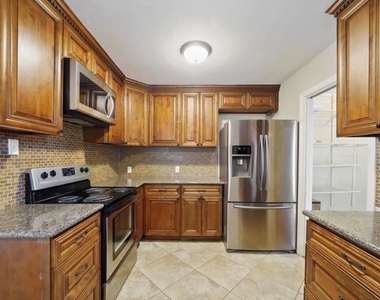 9802 Cedardale Drive - Photo Thumbnail 12