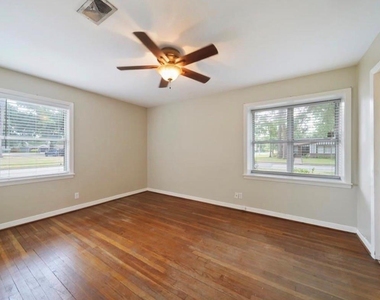 9802 Cedardale Drive - Photo Thumbnail 14