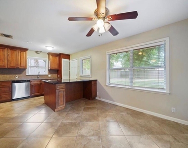 9802 Cedardale Drive - Photo Thumbnail 7