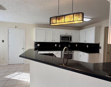 106 Crimson Bay Drive - Photo Thumbnail 11