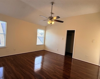 106 Crimson Bay Drive - Photo Thumbnail 15