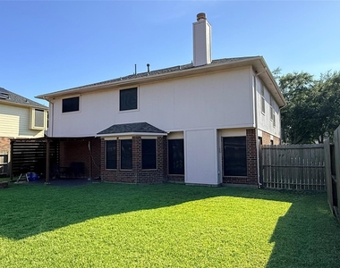 106 Crimson Bay Drive - Photo Thumbnail 25