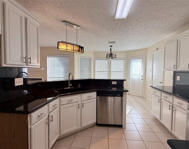 106 Crimson Bay Drive - Photo Thumbnail 9