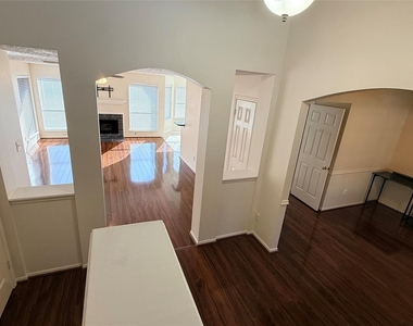 106 Crimson Bay Drive - Photo Thumbnail 6