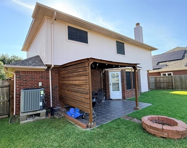 106 Crimson Bay Drive - Photo Thumbnail 24