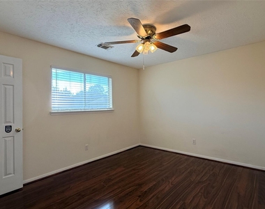 106 Crimson Bay Drive - Photo Thumbnail 22
