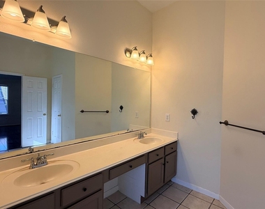 106 Crimson Bay Drive - Photo Thumbnail 17