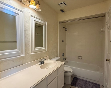 106 Crimson Bay Drive - Photo Thumbnail 20