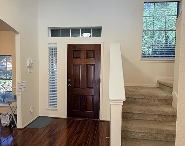 106 Crimson Bay Drive - Photo Thumbnail 5