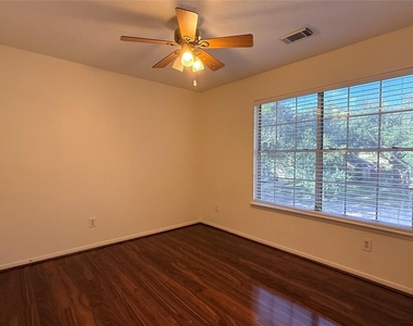 106 Crimson Bay Drive - Photo Thumbnail 23