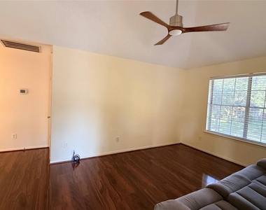 106 Crimson Bay Drive - Photo Thumbnail 14
