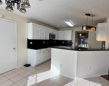 106 Crimson Bay Drive - Photo Thumbnail 8