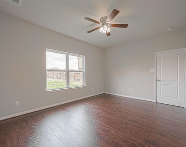 20630 Stout Drive - Photo Thumbnail 8