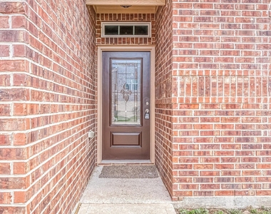 20630 Stout Drive - Photo Thumbnail 4