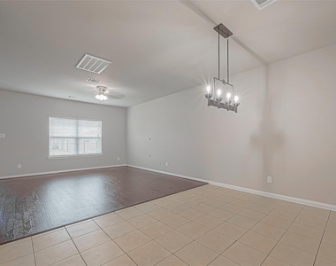 20630 Stout Drive - Photo Thumbnail 6