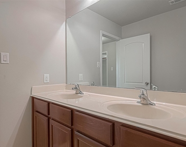 20630 Stout Drive - Photo Thumbnail 15