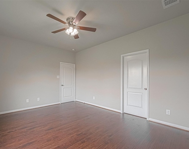 20630 Stout Drive - Photo Thumbnail 7