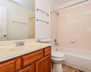 6011 Shadow Isle Lane - Photo Thumbnail 17