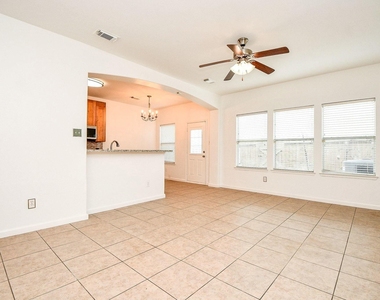 6011 Shadow Isle Lane - Photo Thumbnail 5